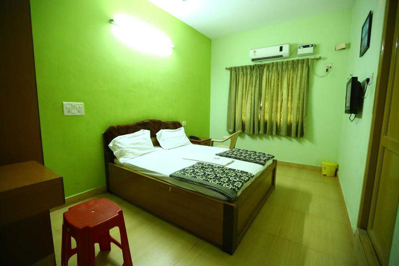 Отель Abirami Residency Tirukkadaiyur Экстерьер фото