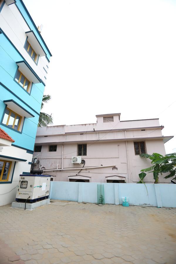 Отель Abirami Residency Tirukkadaiyur Экстерьер фото